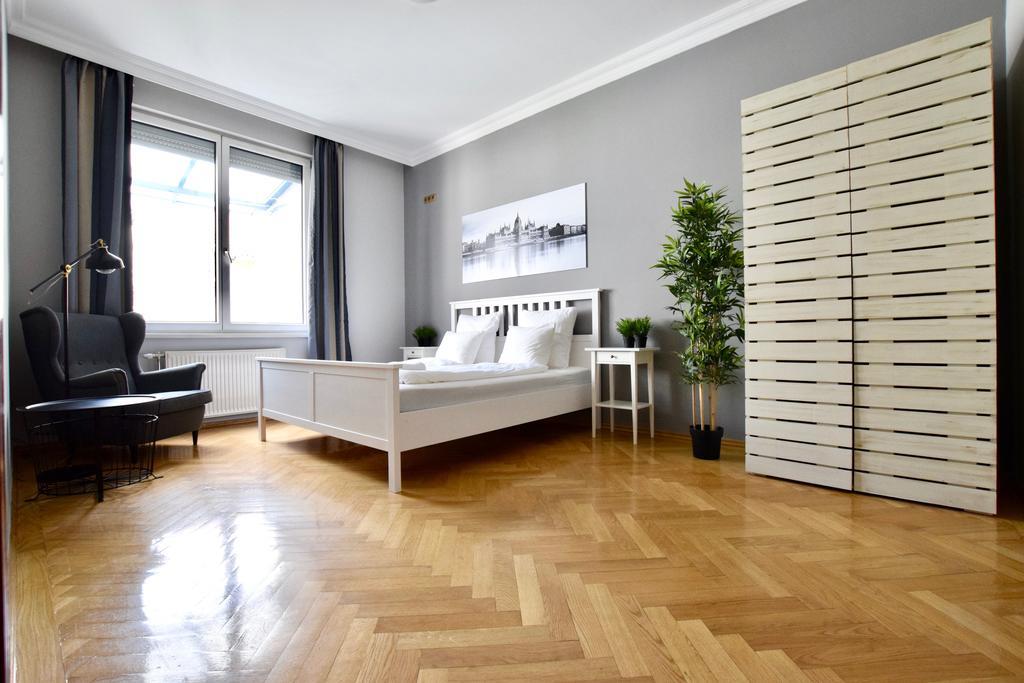 Standerd Apartment By Hi5 - Lovag Family Suites Budapešť Exteriér fotografie