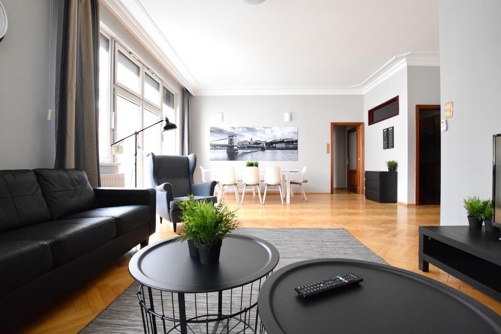 Standerd Apartment By Hi5 - Lovag Family Suites Budapešť Exteriér fotografie