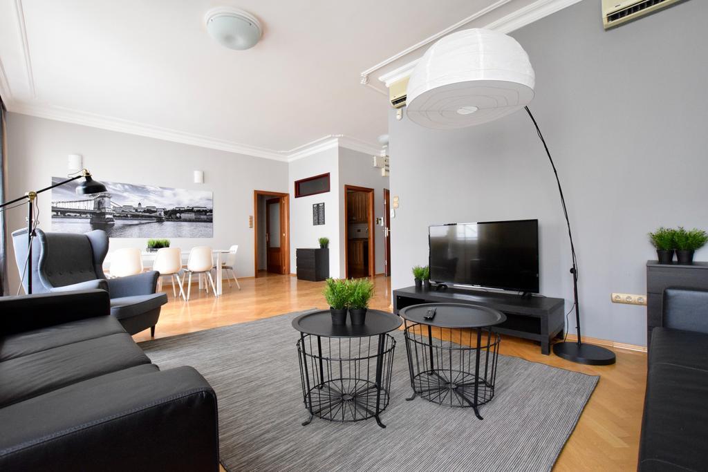 Standerd Apartment By Hi5 - Lovag Family Suites Budapešť Exteriér fotografie