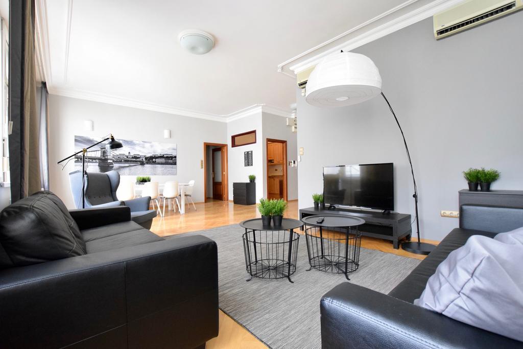 Standerd Apartment By Hi5 - Lovag Family Suites Budapešť Exteriér fotografie