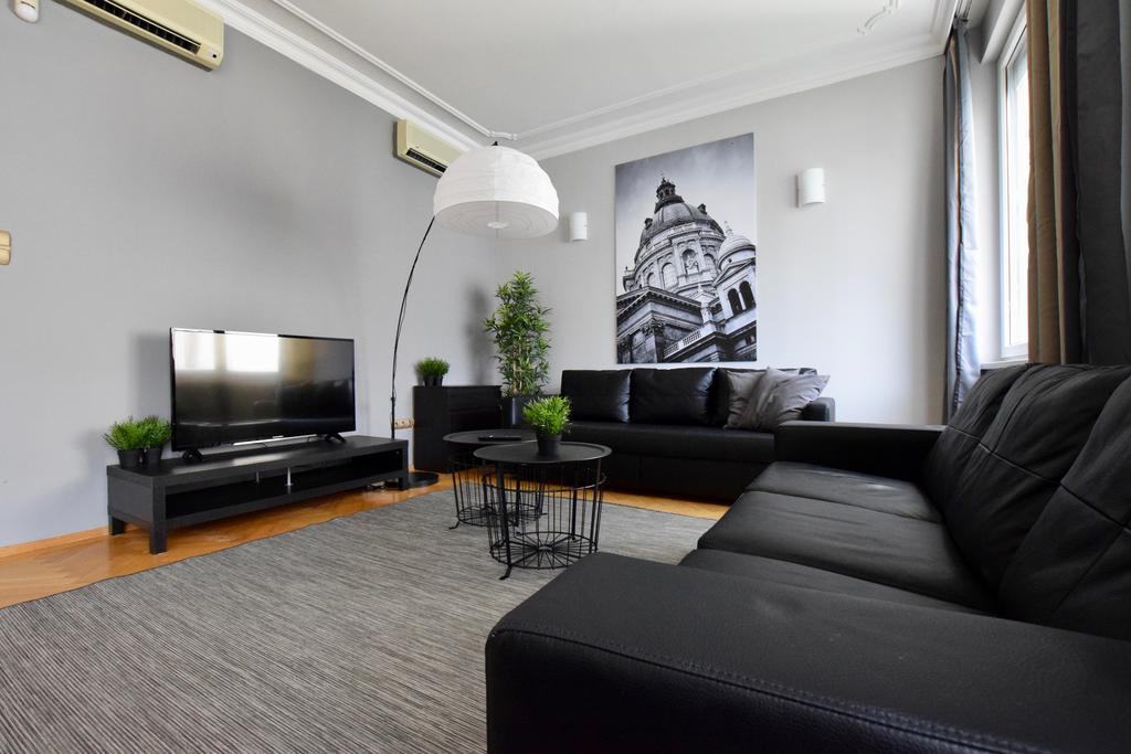 Standerd Apartment By Hi5 - Lovag Family Suites Budapešť Exteriér fotografie