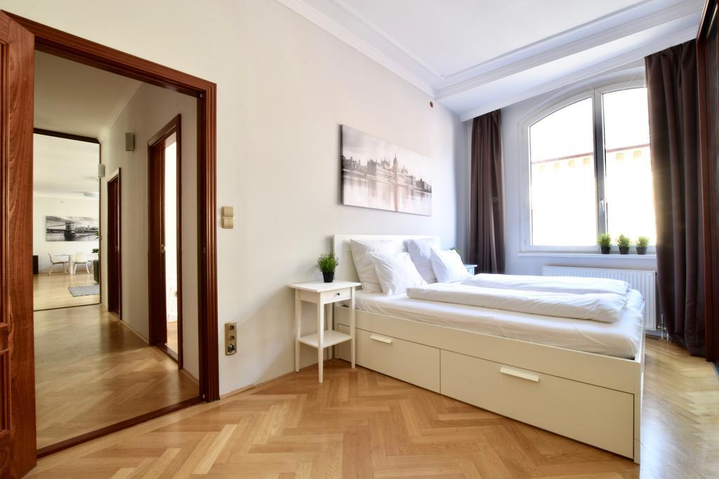 Standerd Apartment By Hi5 - Lovag Family Suites Budapešť Exteriér fotografie