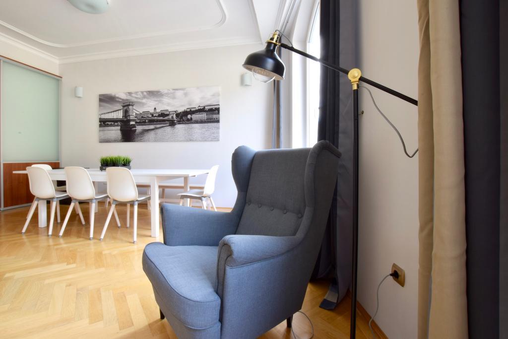 Standerd Apartment By Hi5 - Lovag Family Suites Budapešť Exteriér fotografie