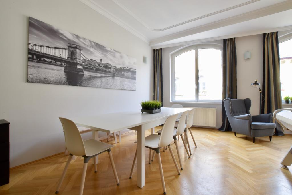 Standerd Apartment By Hi5 - Lovag Family Suites Budapešť Exteriér fotografie
